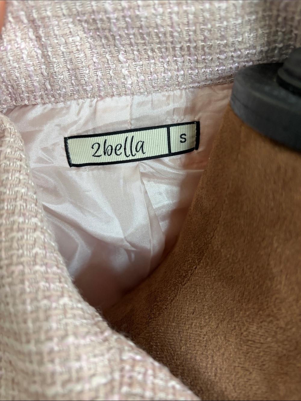 Cropped Pink Tweed Jacket with Gold Buttons - Picture 2 of 8